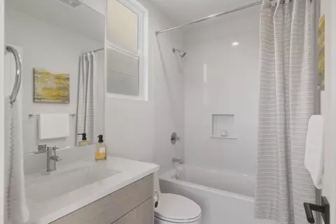 Bath - 827 Fassler Ave, Pacifica, CA 94044 photo 1 of 5