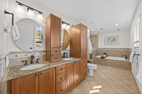 Bath - 1435 Blackwing Way, Gilroy, CA 95020 photo 1 of 3