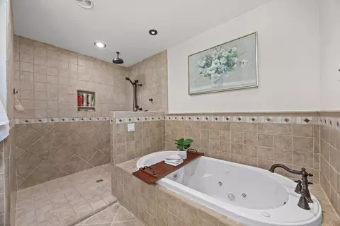 Bath - 1435 Blackwing Way, Gilroy, CA 95020 photo 2 of 3