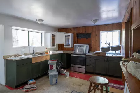 Kitchen - 495 Riverview Dr, Boulder Creek, CA 95006 photo 2 of 3