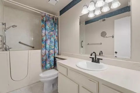 Bath - 7200 Miller Ave, Gilroy, CA 95020 photo 1 of 1