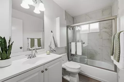 Bath - 2416 Palmetto Ave, Pacifica, CA 94044 photo 2 of 2