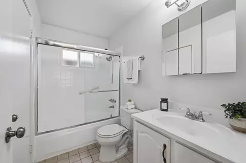 Bath - 2416 Palmetto Ave, Pacifica, CA 94044 photo 1 of 2