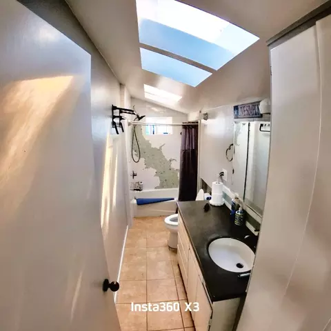 Bath - 318 West St, Salinas, CA 93901 photo 1 of 2