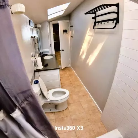 Bath - 318 West St, Salinas, CA 93901 photo 2 of 2