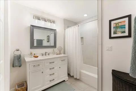 Bath - 4841 Cherryvale Ave, Soquel, CA 95073 photo 6 of 6