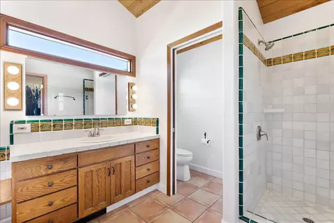 Bath - 4841 Cherryvale Ave, Soquel, CA 95073 photo 4 of 6