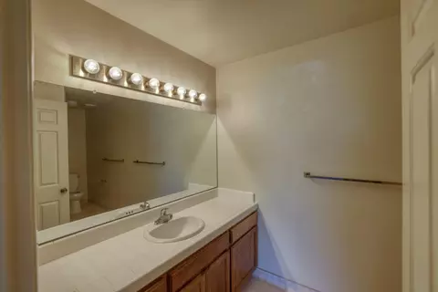 Bath - 1056 Padre Dr 4, Salinas, CA 93901 photo 1 of 4
