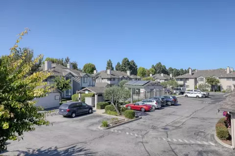 Exterior - 1056 Padre Dr 4, Salinas, CA 93901 photo 2 of 4