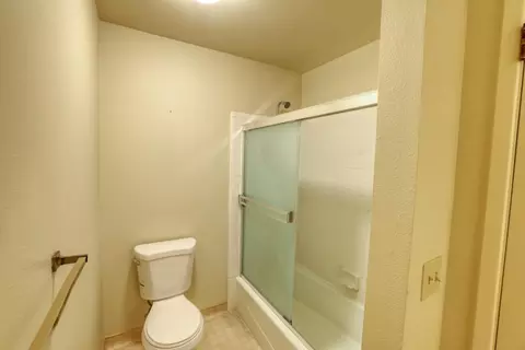 Bath - 1056 Padre Dr 4, Salinas, CA 93901 photo 4 of 4