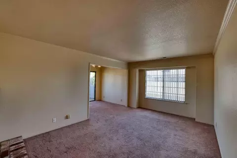 Living - 1056 Padre Dr 4, Salinas, CA 93901 photo 1 of 7