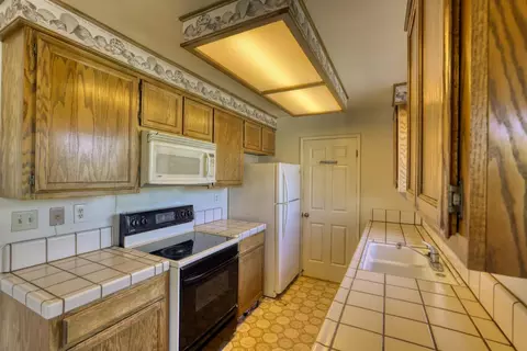 Kitchen - 1056 Padre Dr 4, Salinas, CA 93901 photo 1 of 4