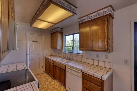 Kitchen - 1056 Padre Dr 4, Salinas, CA 93901 photo 4 of 4