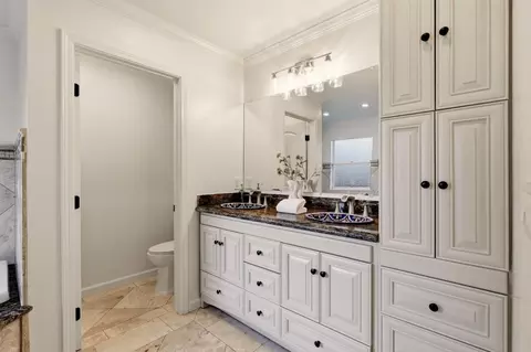 Bath - 577 Maple Ave, San Bruno, CA 94066 photo 2 of 5