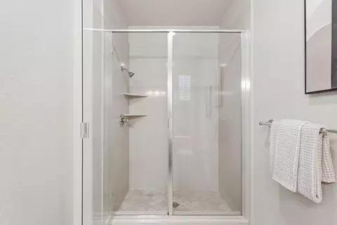Bath - 221 Dali Ave, Mountain View, CA 94041 photo 4 of 5