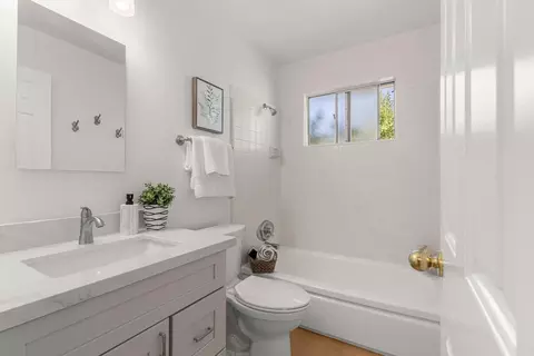 Bath - 1475 Ginden Ct, Campbell, CA 95008 photo 1 of 8