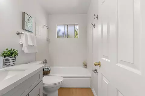 Bath - 1475 Ginden Ct, Campbell, CA 95008 photo 2 of 8