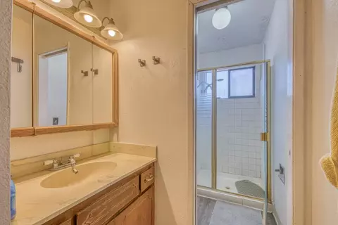 Bath - 12791 Jasper Way, Salinas, CA 93906 photo 1 of 2