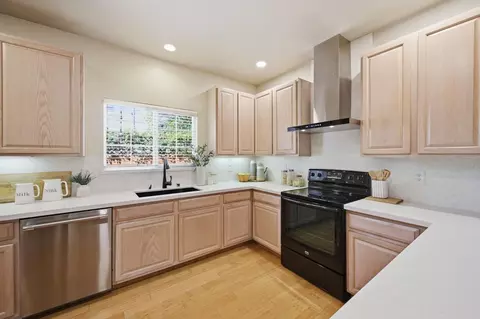 Kitchen - 136 Redding Rd, Campbell, CA 95008 photo 3 of 4