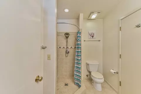 Bath - 394 Mesa Rd, Salinas, CA 93908 photo 6 of 6