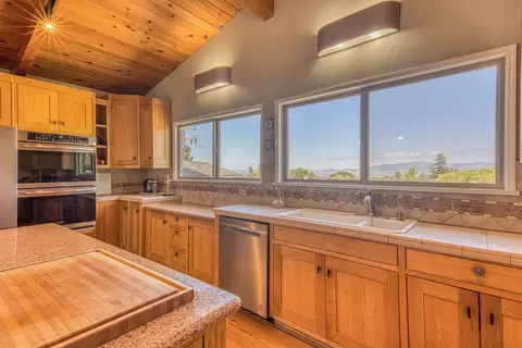 Kitchen - 394 Mesa Rd, Salinas, CA 93908 photo 3 of 5