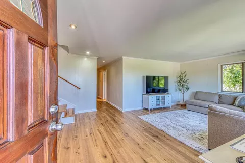 Entry Way - 394 Mesa Rd, Salinas, CA 93908 photo 2 of 3