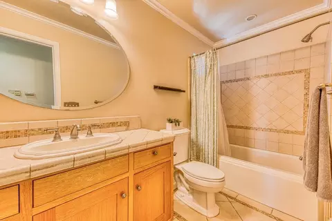 Bath - 394 Mesa Rd, Salinas, CA 93908 photo 3 of 6