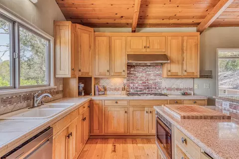 Kitchen - 394 Mesa Rd, Salinas, CA 93908 photo 2 of 5