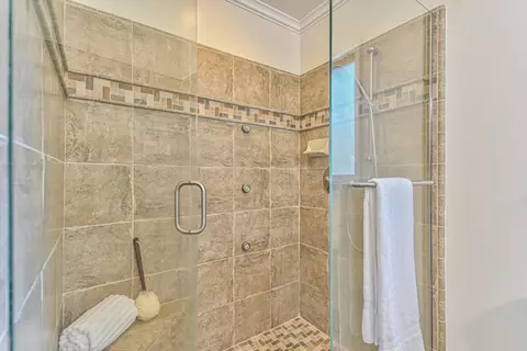Bath - 394 Mesa Rd, Salinas, CA 93908 photo 2 of 6