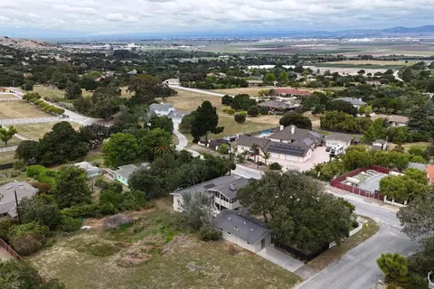 View/Area - 394 Mesa Rd, Salinas, CA 93908 photo 3 of 3