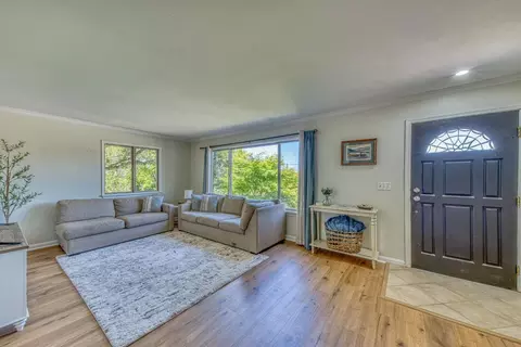 Living - 394 Mesa Rd, Salinas, CA 93908 photo 1 of 3