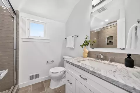 Bath - 799 Peekskill Dr, Sunnyvale, CA 94087 photo 3 of 4