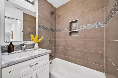 Bath - 799 Peekskill Dr, Sunnyvale, CA 94087 photo 1 of 4