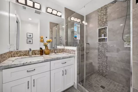 Bath - 799 Peekskill Dr, Sunnyvale, CA 94087 photo 2 of 4