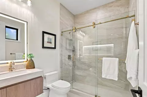 Bath - 15218 Clydelle Ave, San Jose, CA 95124 photo 6 of 14