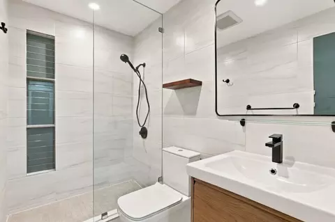 Bath - 618 Peralta Ave, San Francisco, CA 94110 photo 1 of 1