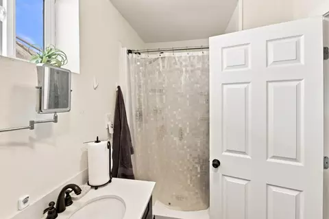 Bath - 10095 Monterey Rd, Gilroy, CA 95020 photo 2 of 2