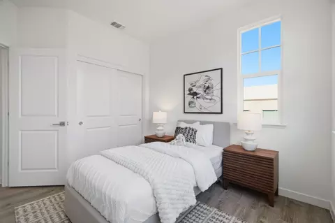 Bedroom - 320 Circuit Way, Mountain View, CA 94043 photo 6 of 12