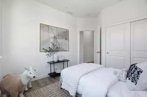 Bedroom - 320 Circuit Way, Mountain View, CA 94043 photo 4 of 12