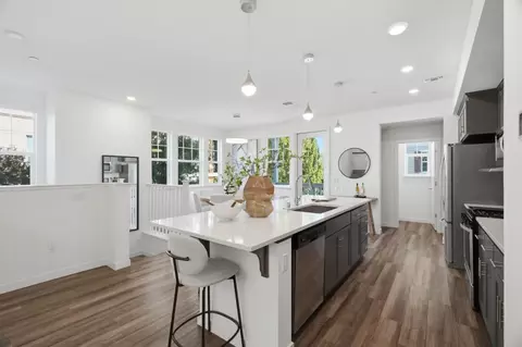 Kitchen - 320 Circuit Way, Mountain View, CA 94043 photo 1 of 2