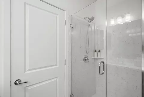 Bath - 320 Circuit Way, Mountain View, CA 94043 photo 3 of 5