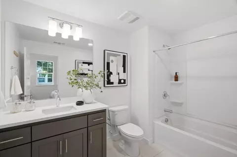 Bath - 320 Circuit Way, Mountain View, CA 94043 photo 1 of 5