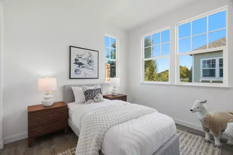 Bedroom - 320 Circuit Way, Mountain View, CA 94043 photo 5 of 12