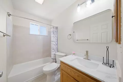 Bath - 815 Daniels Ave, Vallejo, CA 94590 photo 3 of 3