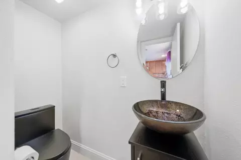 Bath - 815 Daniels Ave, Vallejo, CA 94590 photo 1 of 3