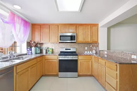 Kitchen - 815 Daniels Ave, Vallejo, CA 94590 photo 1 of 5