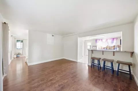 Living - 815 Daniels Ave, Vallejo, CA 94590 photo 6 of 9