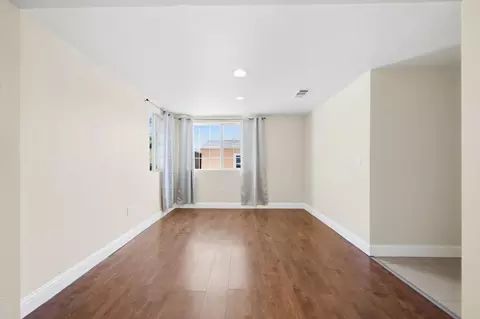 Living - 815 Daniels Ave, Vallejo, CA 94590 photo 3 of 9