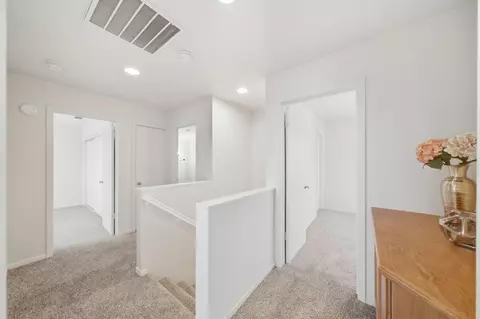 Entry Way - 815 Daniels Ave, Vallejo, CA 94590 photo 1 of 2