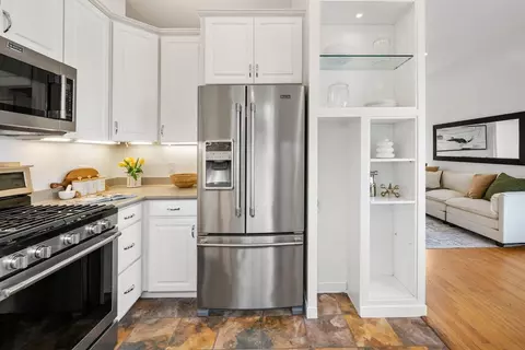 Kitchen - 671 Beaumont Blvd, Pacifica, CA 94044 photo 2 of 3